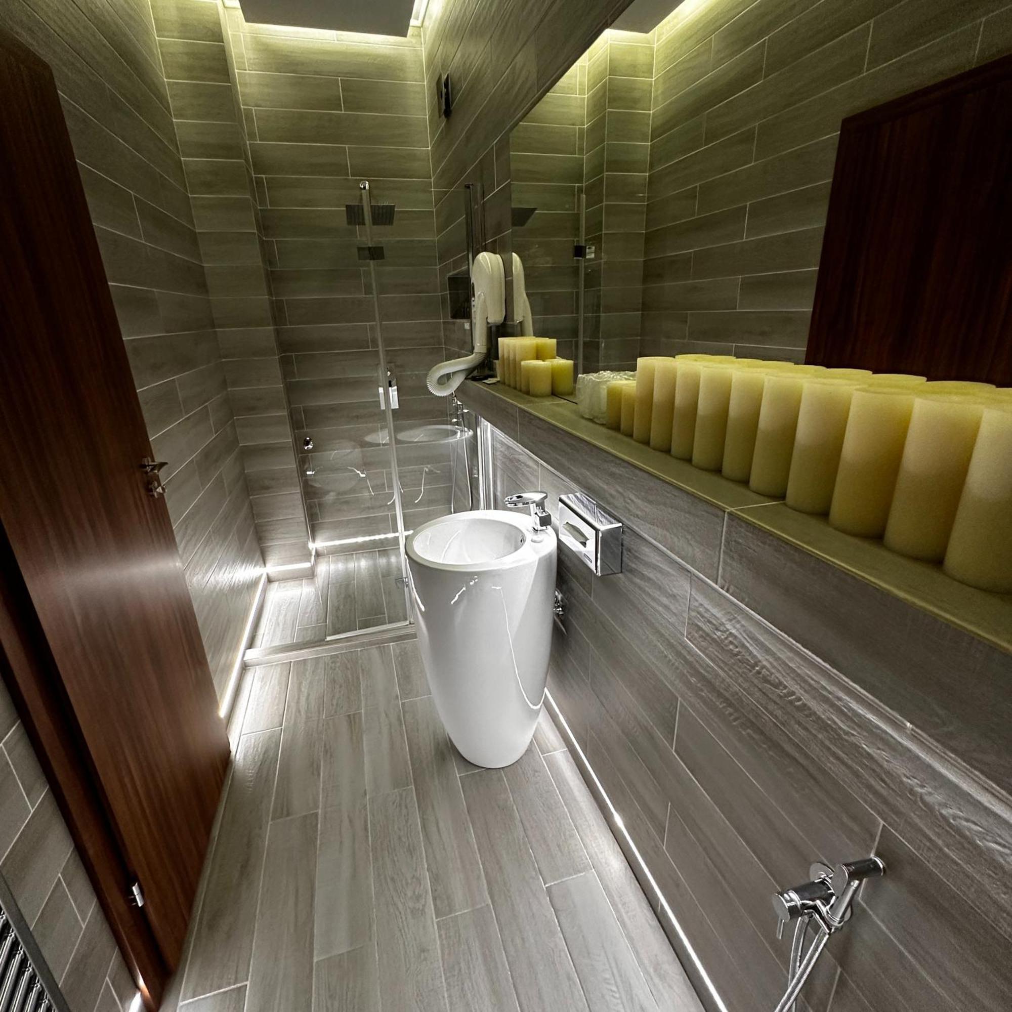 The Residence Central Jacuzzi Boutique (Adults Only) Cluj-Napoca Exterior foto